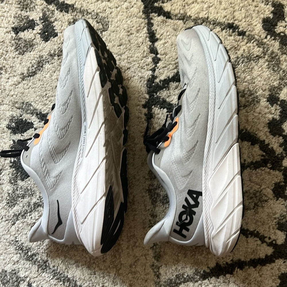 Hoka Arahi 6 Sneakers